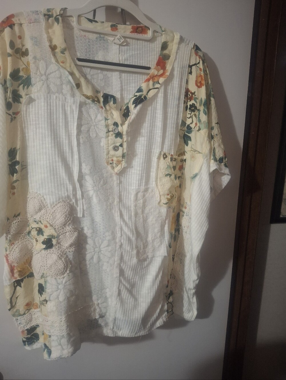 POL Floral Cream White Patchwork Button-Front Women’s Top
